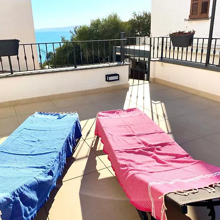 Casa Giunicchi, Un Gioiello Fronte Mare