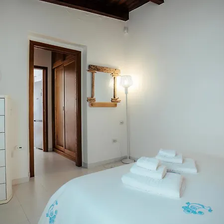 Casa Giunicchi, Un Gioiello Fronte Mare Nyaraló